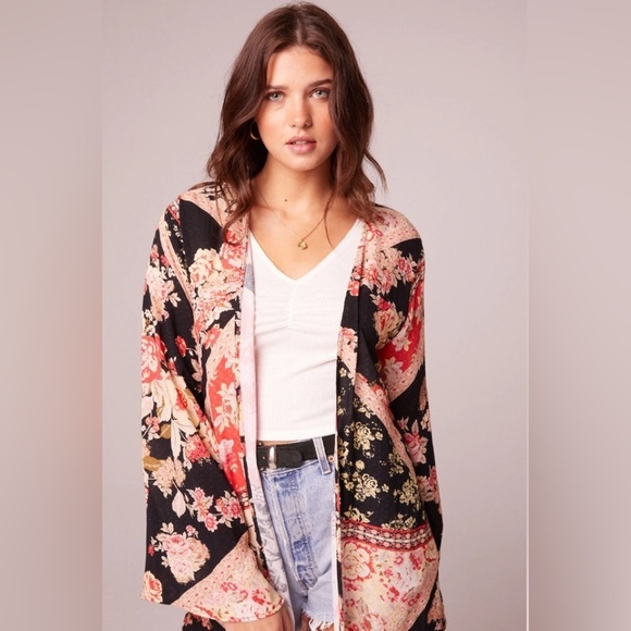 NWT! BAND OF GYPSIES HIGH HOPES BLACK FLORALL LONG SLEEVE KIMONO SiZES XS\S M/L - Picture 2 of 4
